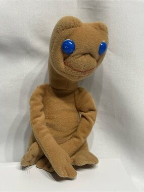7” Vintage 1982 Showtime Kamar E.T. the Extra-Terrestrial character plush doll